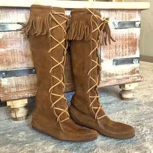 Minnetonka Lace up Suede Leather Knee High Boots with Fringe